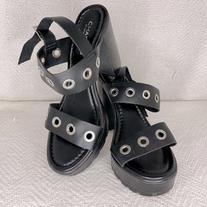 black grommet heels 🔗